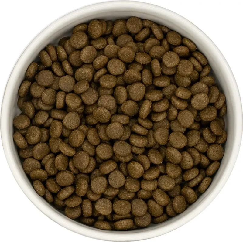 Kattenvoer brokken witte vis haringkaviaar gesteriliseerde kat