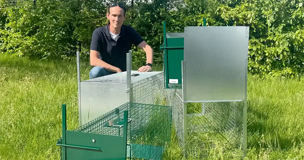Eddy Lekens schenkt met Lucky Cookie vangkooien aan Missie Miauw